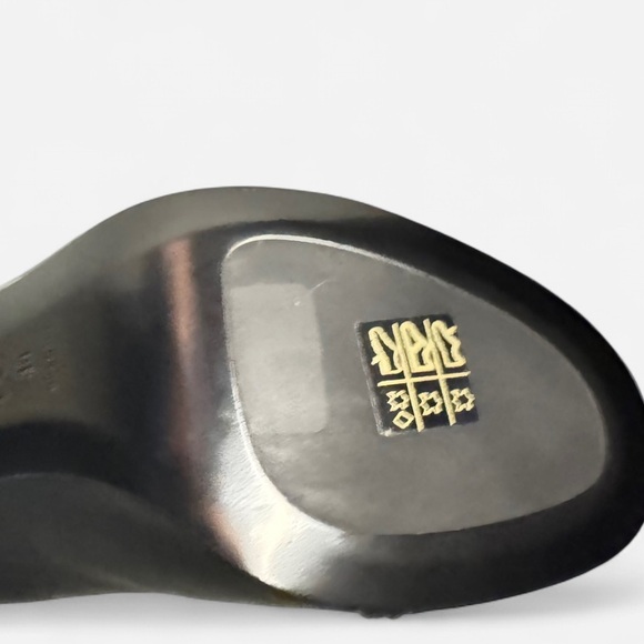 ALEXANDER MCQUEEN
Black leather ankle boots
Women’s size 9 US - Picture 7 of 14